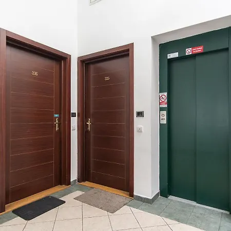 Lägenhet Cozy Apartments Zizkov Prag